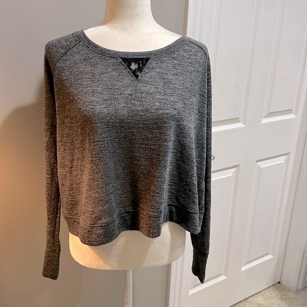 VICTORIA’S SECRET Long Sleeve Lace Trim Crop
